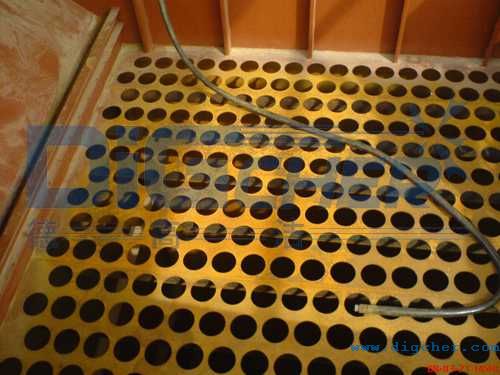 花板銹蝕嚴(yán)重